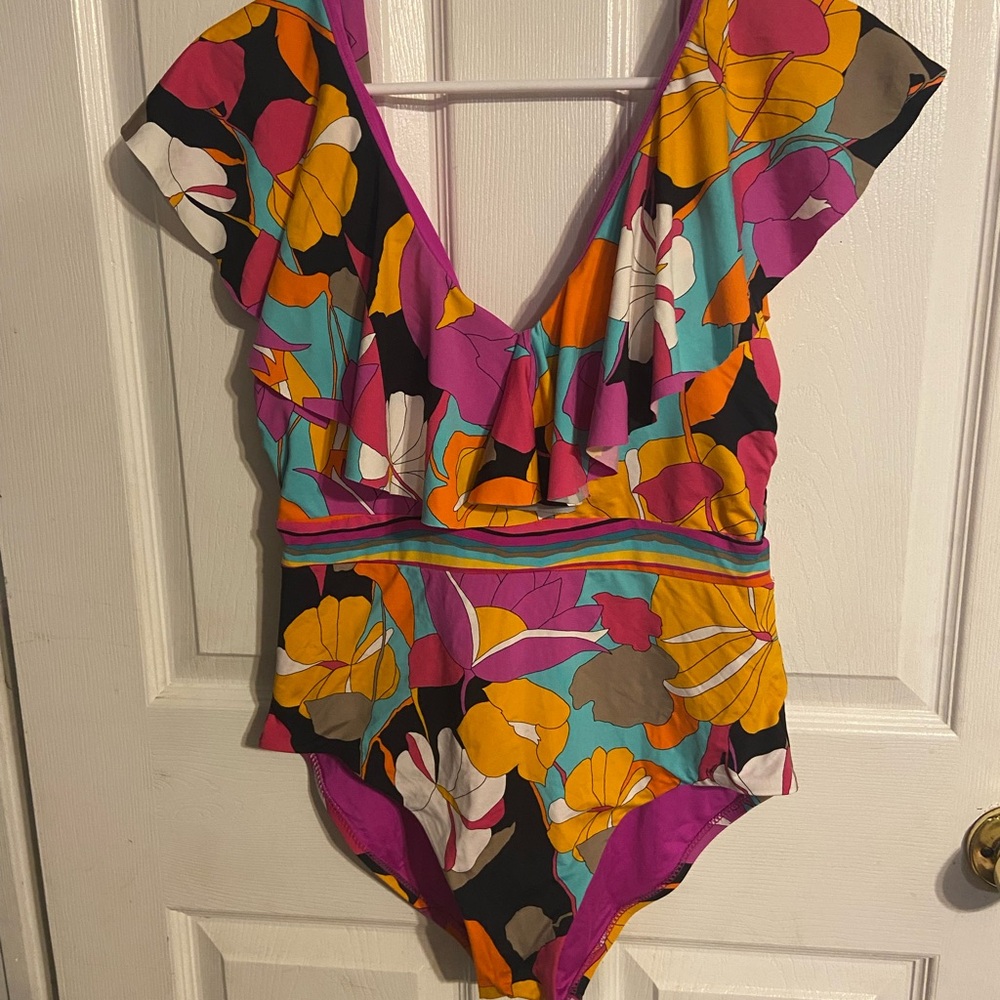 Exc Cond Women’s Trina Turk One Piece Swimsuit! Sz 12! Bold And Beautiful